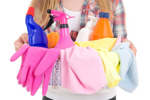 Kitchen deep cleaning during end of tenancy cleaning in NW3